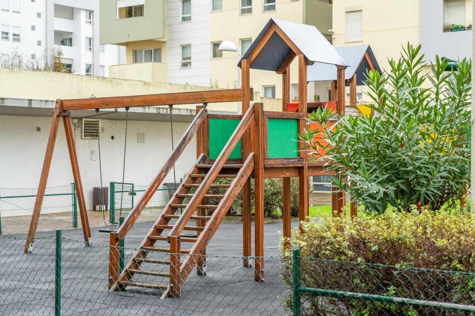 Apart T3 Com Piscina Tenis Ginasio E Parq Infant リスボン エクステリア 写真